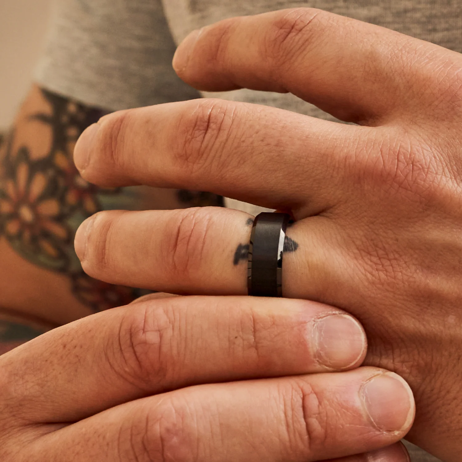 8mm Beveled Ring Set - Royal Black - Image 3